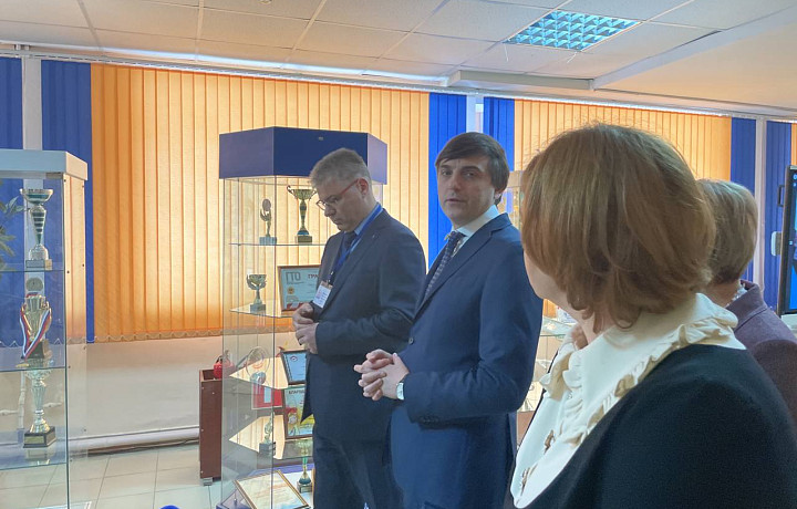 Сергей Кравцов в Туле посетил машиностроительный колледж имени Никиты Демидова