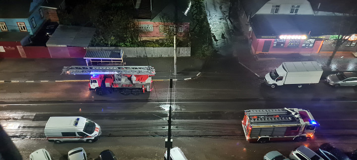 На улице Академика Обручева в Туле заметили пожарные машины