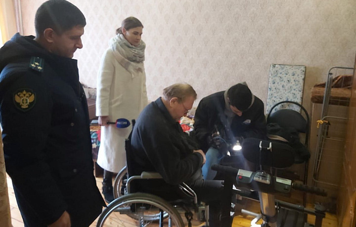 В Туле семья инвалидов получила мобильный подъемник после вмешательства прокуратуры