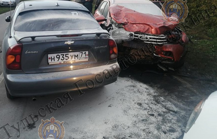 На Новомосковском кольце в Донском произошло тройное ДТП: погиб человек