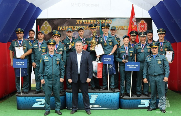 Тульские спасатели победили в конкурсе газодымозащитных звеньев