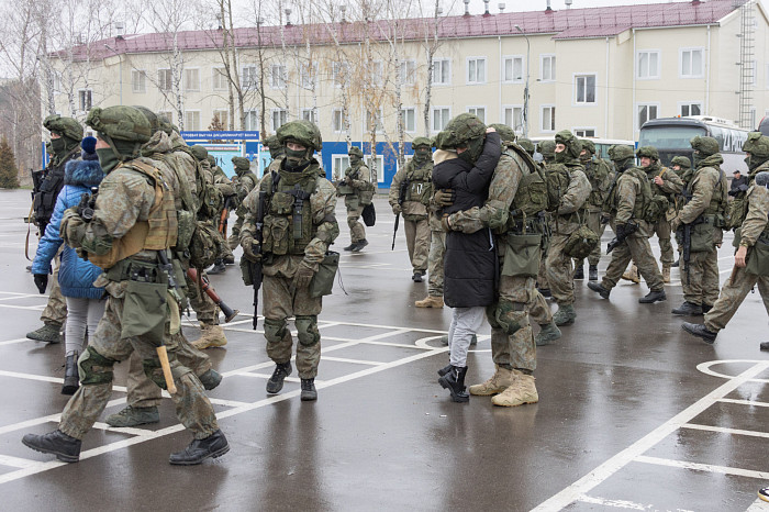 7 ноября в Тульской области проводили на СВО второй отряд мобилизованных: фоторепортаж