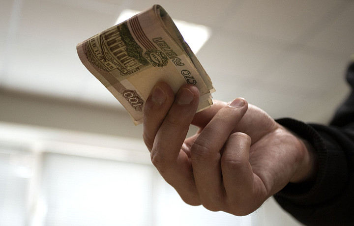 Иностранец без трудового патента пытался дать взятку полицейскому в Туле