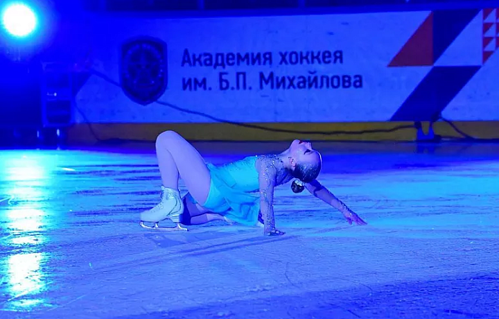 Фигуристки Тульской области показали новогодние представления