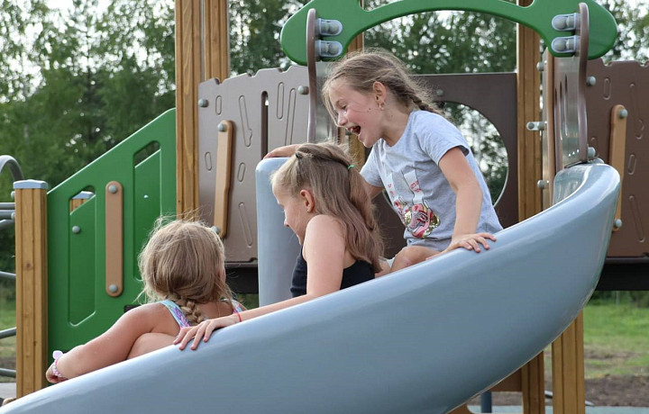 В тульском селе Гремячее установили новую детскую площадку