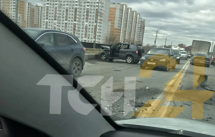 Стали известны подробности ДТП с участием 4-х машин на Павшинском мосту в Туле