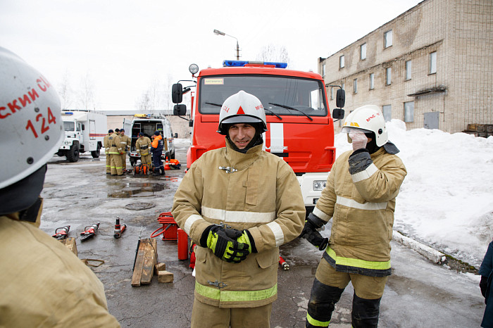 В Туле прошли соревнования среди спасателей по ликвидации последствий ДТП