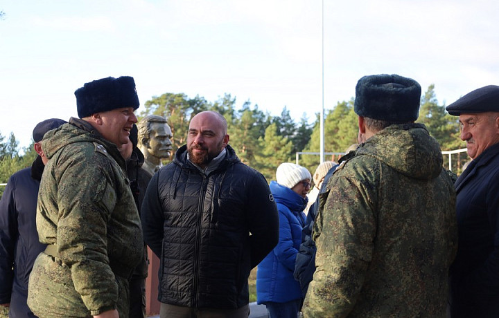 Алексей Бирюлин посетил мобилизованных новомосковцев, проходящих боевое слаживание в Рязанской области