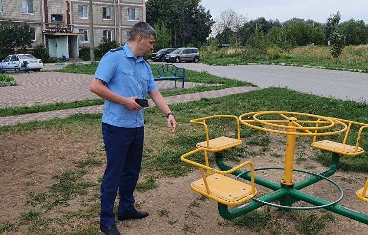 Прокуратура нашла в Туле небезопасную детскую площадку