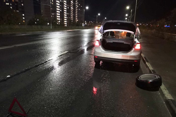 «Пробиты шины и покрышки, погнуты диски»: пострадавшие из-за ямы на Павшинском мосту в Туле автомобилисты рассказали подробности