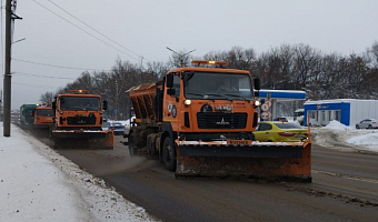 В Туле усилили уборку снега из-за снегопада