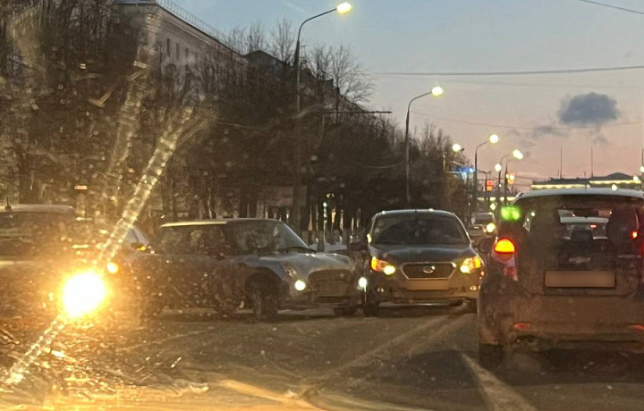 ДТП на проспекте Ленина в Туле спровоцировало пробку
