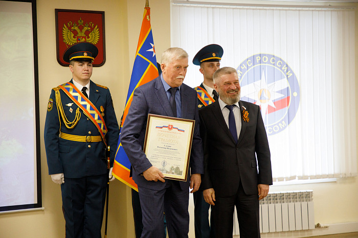 Глава тульского МЧС поздравил спасателей с Днем пожарной охраны