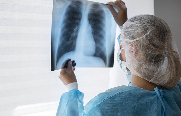 Вредные привычки, гигиена и переохлаждение: как заражаются пневмонией, какие риски она несёт и насколько заболевание актуально для Тульской области