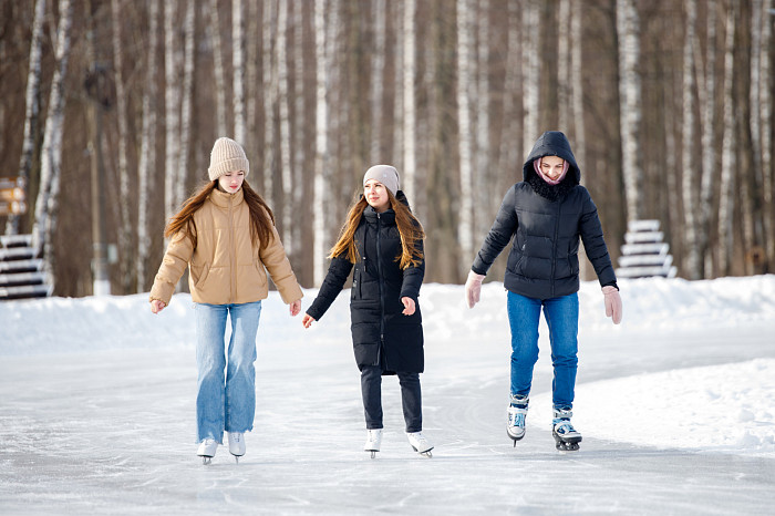 Дети на катке, бабушки – на качелях: в Тульскую область пришла календарная весна