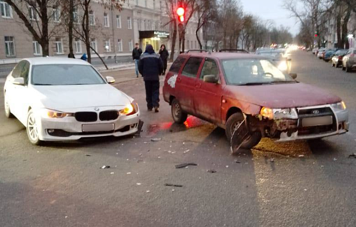 ДТП на пересечении улиц Болдина и Смидовича в Туле вызвало задержку движения трамваев