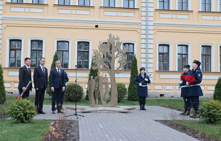 На территории Тульского педуниверситета открыли мемориальный комплекс «Листья Памяти»