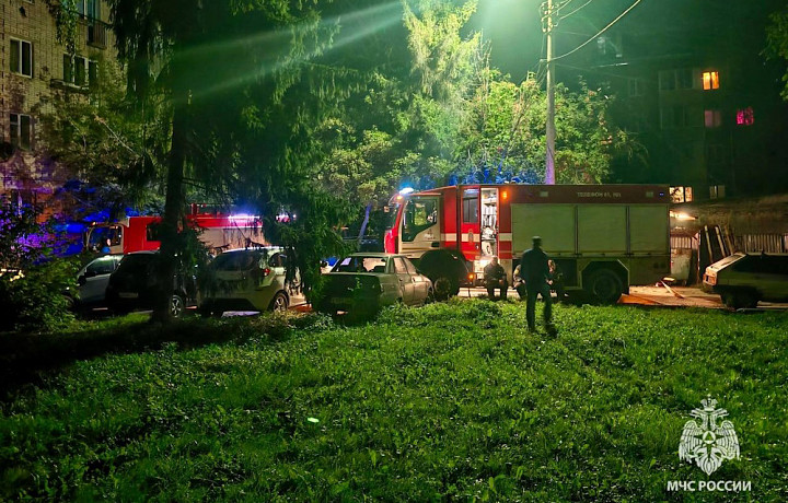 Огнеборцы спасли 18 человек на пожаре в многоэтажке на улице Кауля в Туле