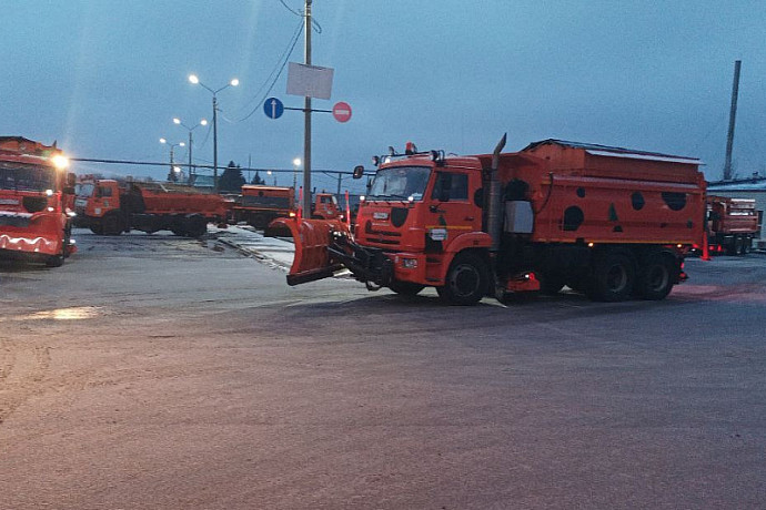 Более 50 единиц техники устраняют последствия ледяного дождя в Туле