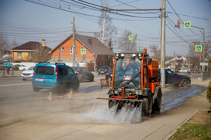Уборка мусора ведется круглосуточно на тульских улицах