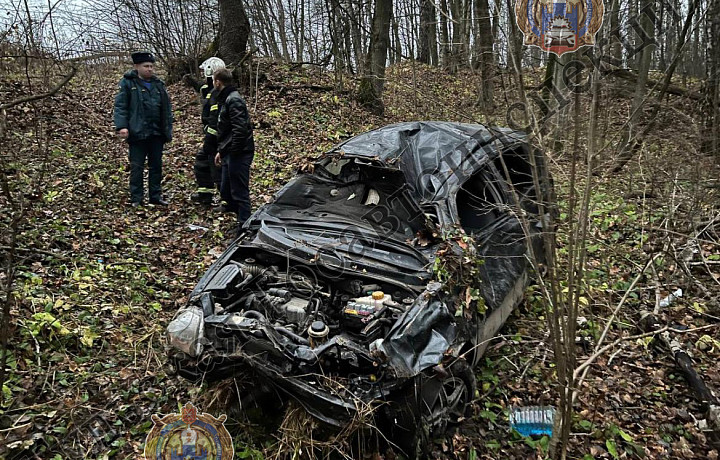 На автодороге «Алексин – Першино» перевернулся Chevrolet Aveo: три человека госпитализированы