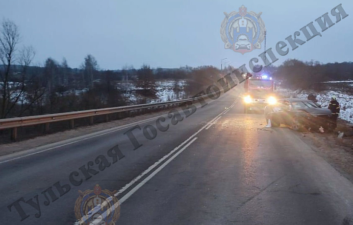 В Ефремовском районе водитель Audi A6 врезался в барьерное ограждение и погиб