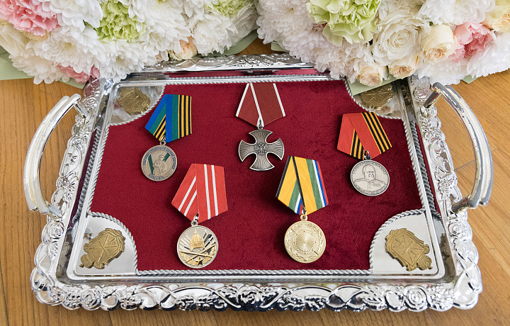 Тульским военнослужащим и семьям погибших героев вручили награды