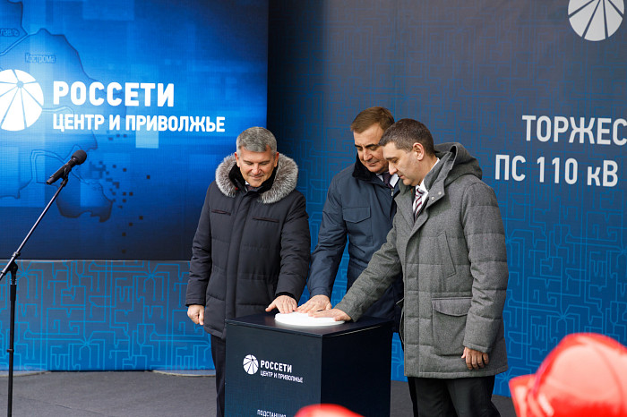 Дюмину и гендиректору «Россетей» Рюмину показали новый питающий центр в Туле