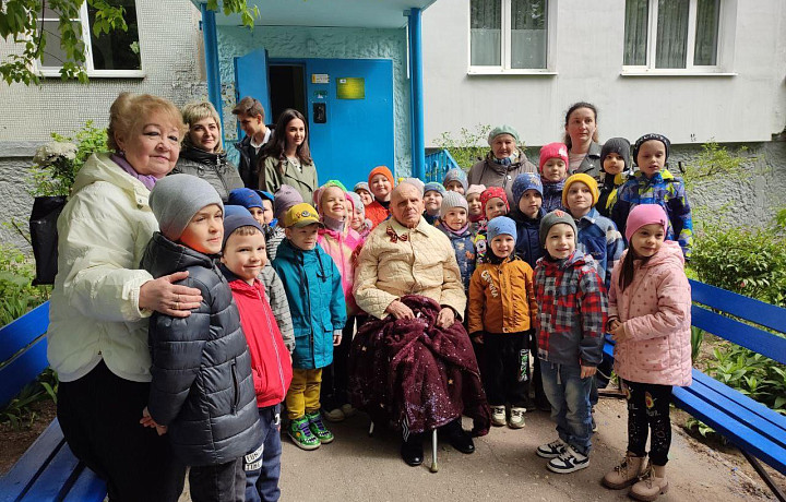 В Туле 99-летнего ветерана поздравили с Днем Победы