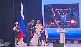 Дмитрий Миляев вручил подарки тульским семьям участников СВО