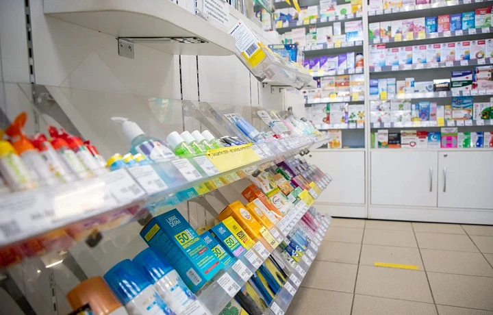 «Ренгалин» подорожал в два раза, вата и бинты подешевели: как за год изменились цены в аптеках
