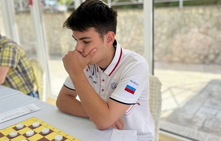 Тульскому шашисту Арсению Цынову присвоено звание международного гроссмейстера