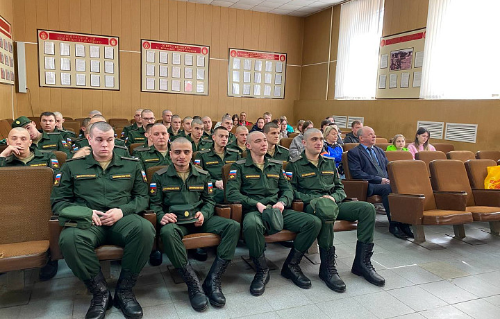 Первая группа тульских солдат-срочников отправилась к месту службы