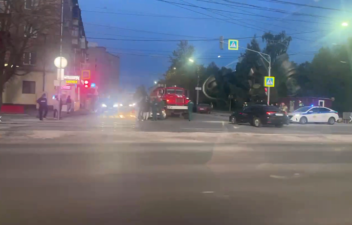 Проспект Ленина встал в пробке из-за двух ДТП