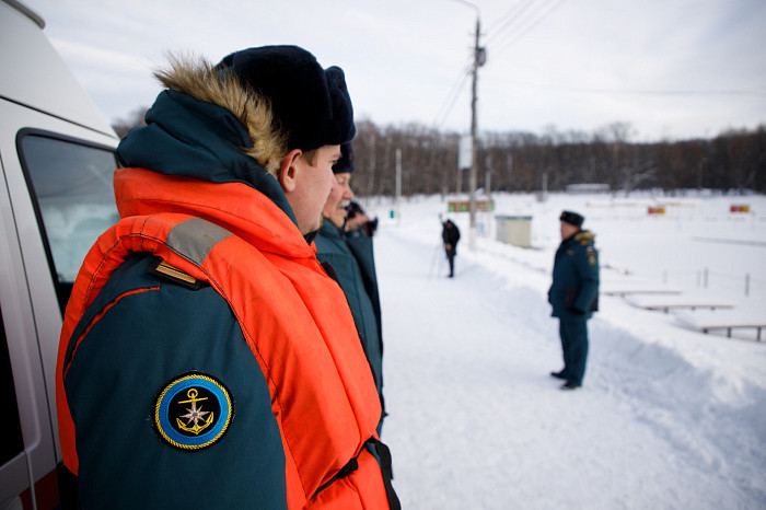 Тульские спасатели провели тренировку по спасению людей из водоемов