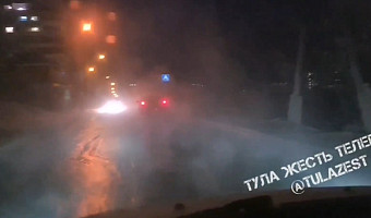 Улицу Бондаренко в Туле затопило кипятком