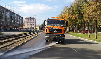 ﻿Около 80 единиц техники задействуют в уборке улиц Тулы 22 сентября