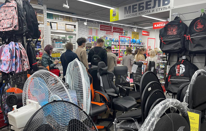 В тульских магазинах канцтоваров образовались очереди