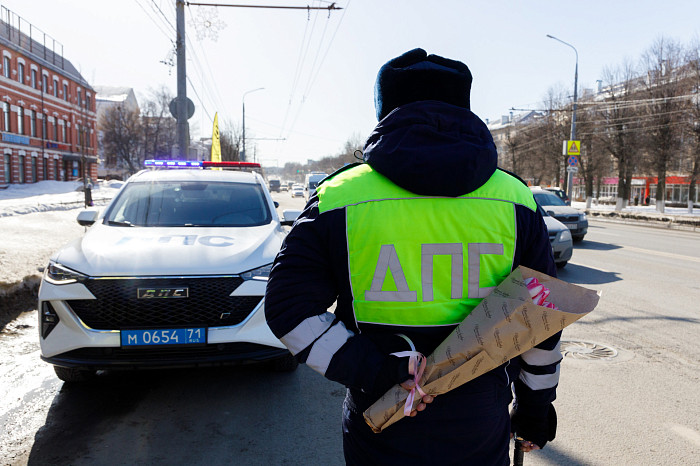 «Предъявите вашу улыбку»: на улицы Тулы вышел «Праздничный патруль»