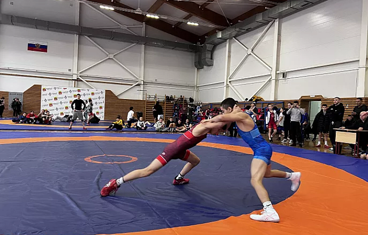 В Щекине стартовали Всероссийские соревнования по вольной борьбе