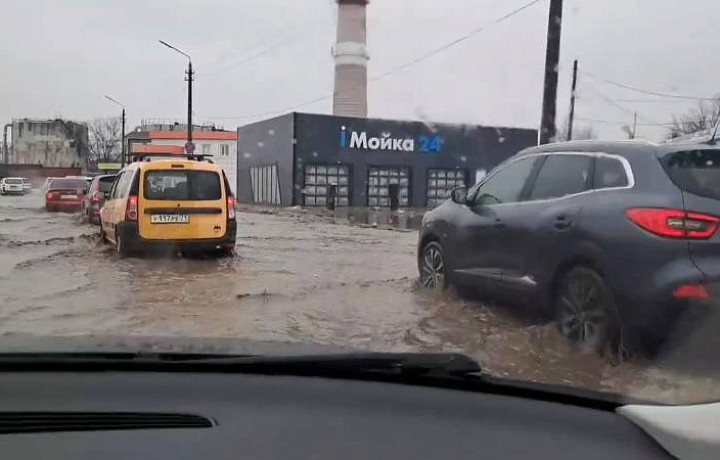 В Туле затопило круг в районе улиц Коминтерна и Мосина