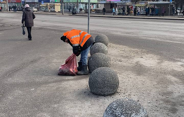 Уборка городских улиц от мусора и продолжилась в Туле 22 марта