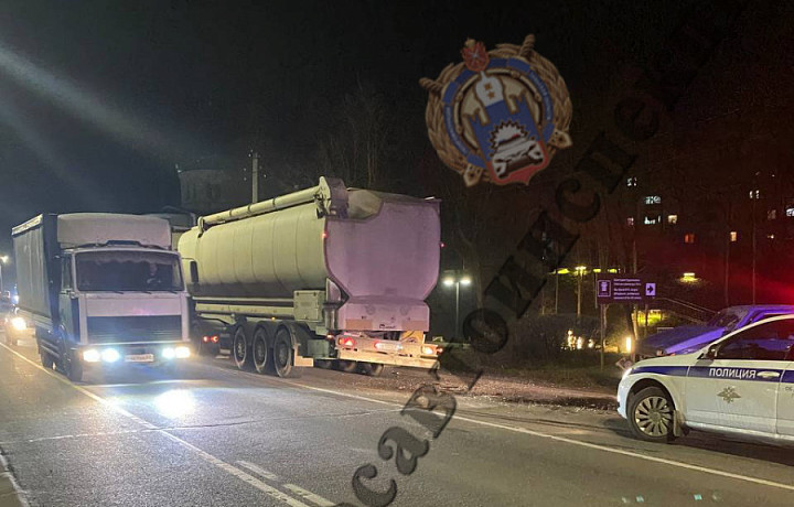 На трассе М-2 «Крым» в Тульской области произошло ДТП с участием фуры и «ВАЗа»