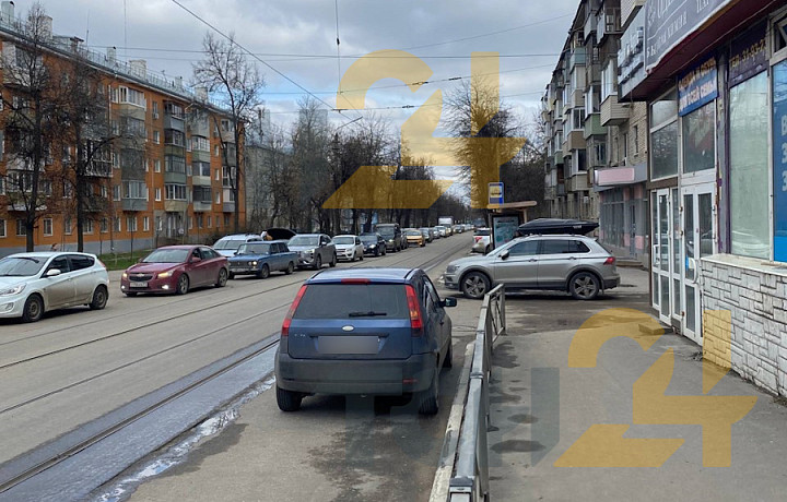 В Туле собрались пробки из-за перекрытия участка улицы Льва Толстого