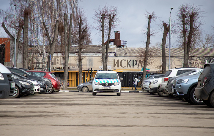 Первый замгубернатора рассказал, останется ли парковка у «Искры» в Туле
