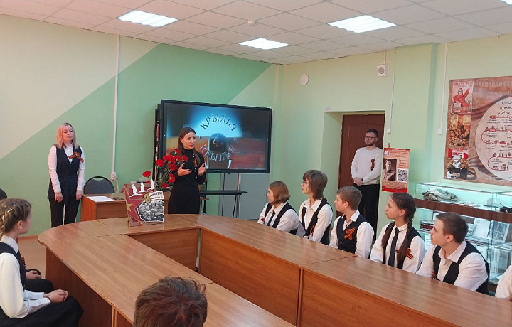 В тульском ЦО №8 прошел патриотический киноурок