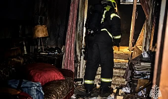 В Донском при пожаре в квартире спасена 80-летняя женщина