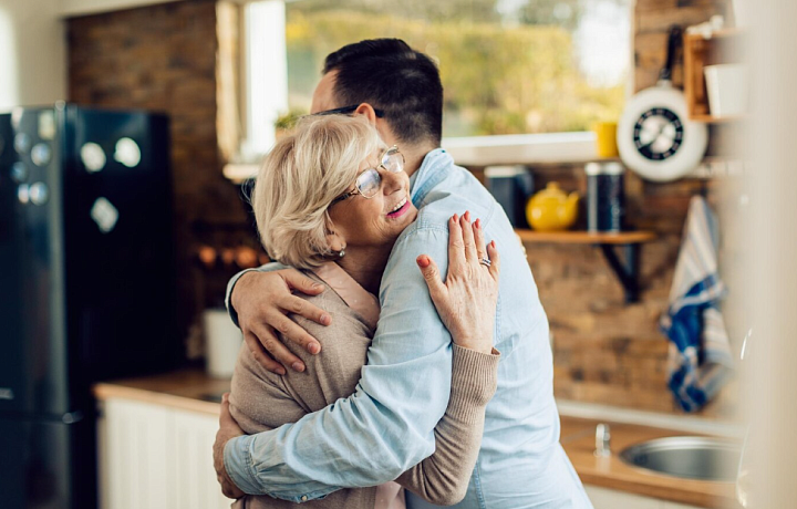 Каждый взрослый когда-то был ребенком: психолог Ольга Елисеева дала важные советы в День мамы