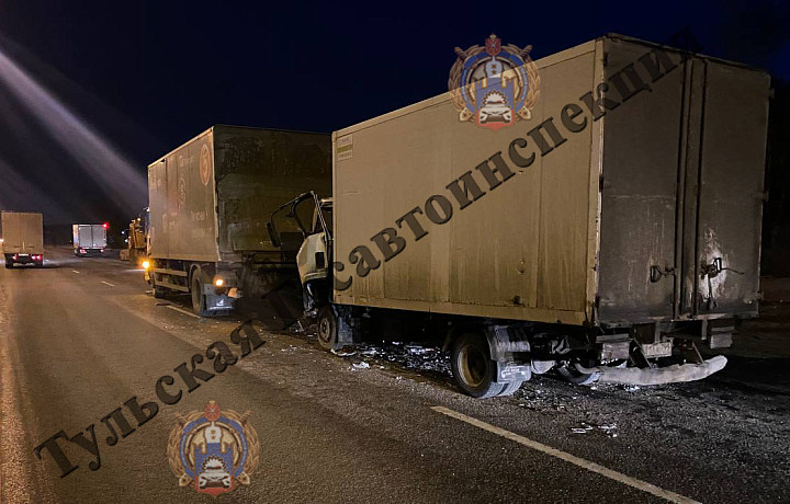Два человека попали в больницу после ДТП с двумя грузовиками Isuzu под Тулой