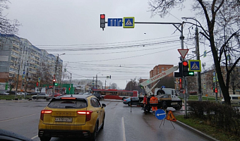 В Туле на перекрестке улиц Кирова и Ложевой обновили схему движения
